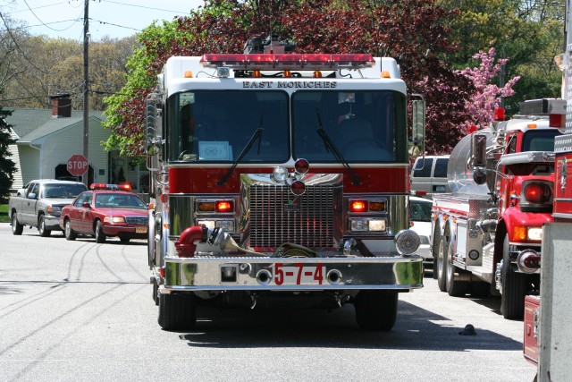 East Moriches Fire Department  - Mutual Aid Engine to the scene